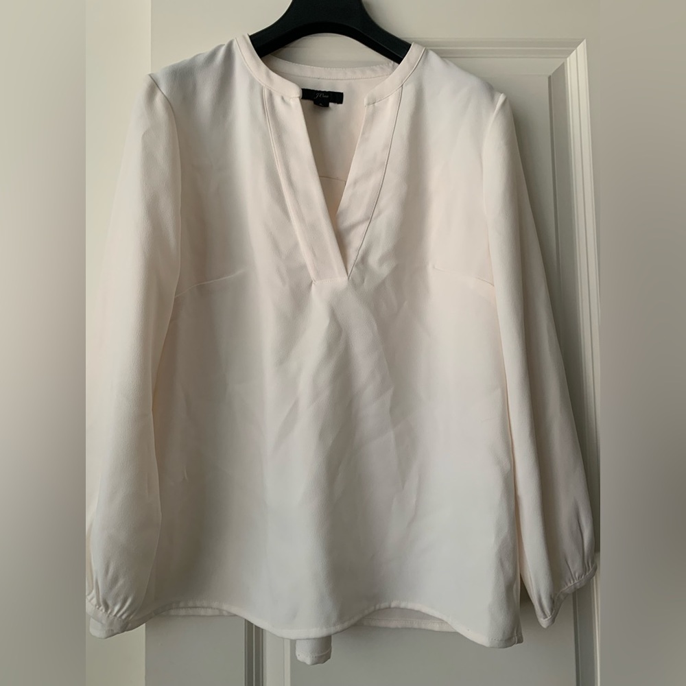 J Crew NWOT cream notch split v neck blouse long sleeve button wrist cream Small